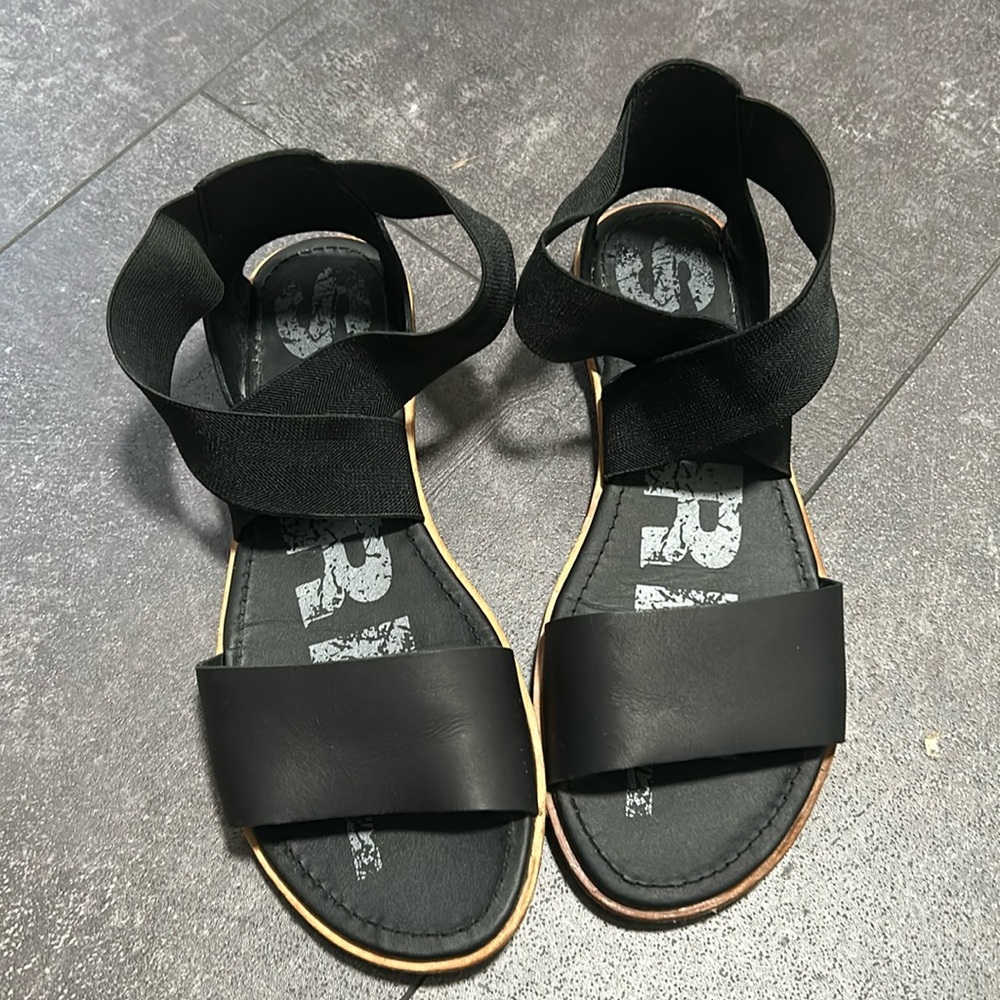 Sorel “Ella” Sandals Size 9.5
